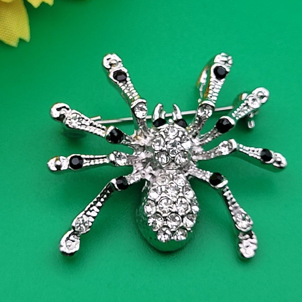 Брошка Паяк с бели кристални камъни / 4 х 3 см / 04976