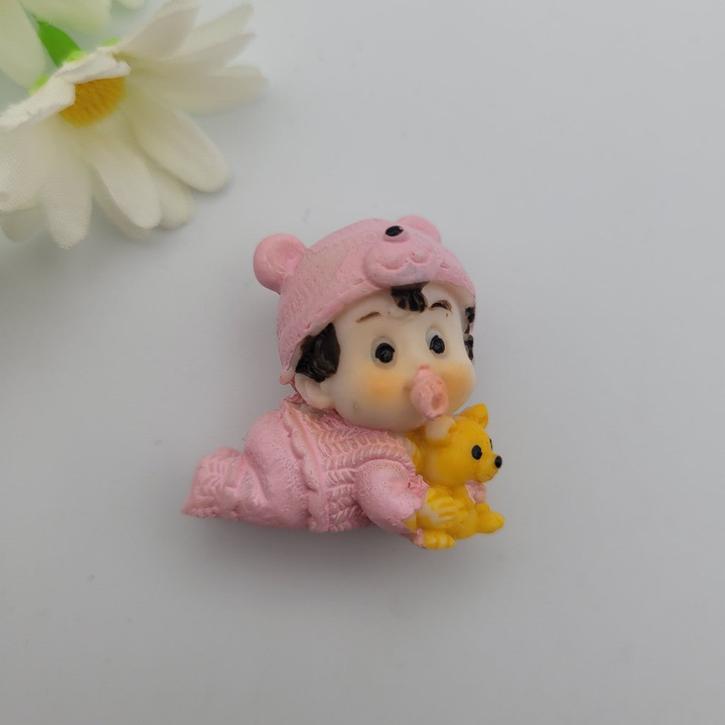 1 брой Фигурка бебе момиченце с мече / 3х3см / 05298