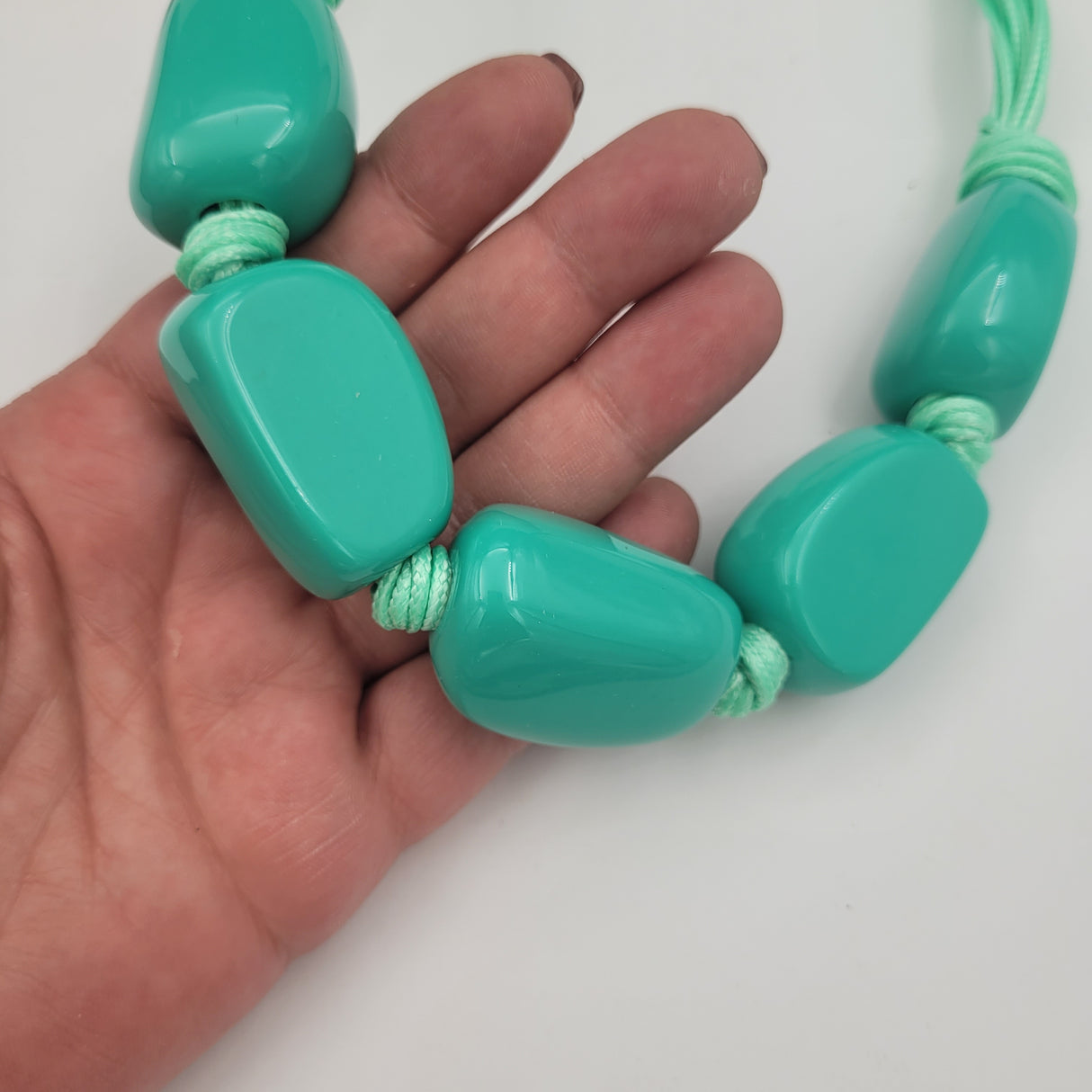 Колие с тюркоазени акрилни мъниста / 45+6см/ 05384