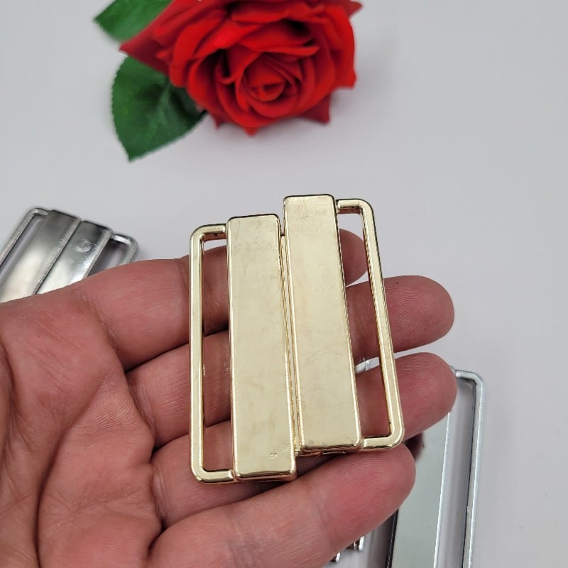 1 брой  Пластмасова катарама / отвор 5 см     03362