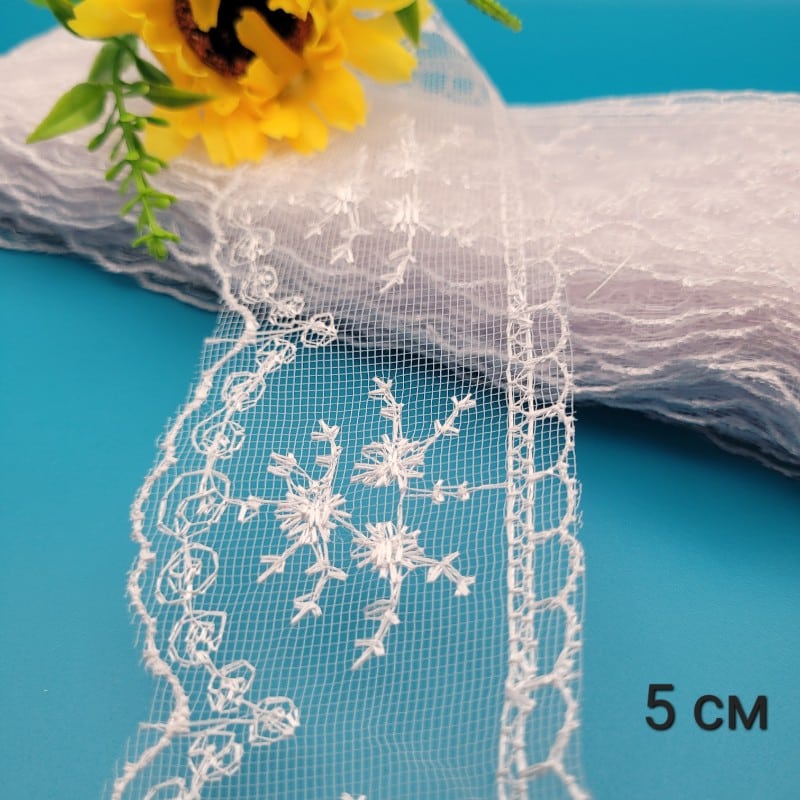9 метра Бродирана дантела върху тюл / 5 см / Бяла     04249