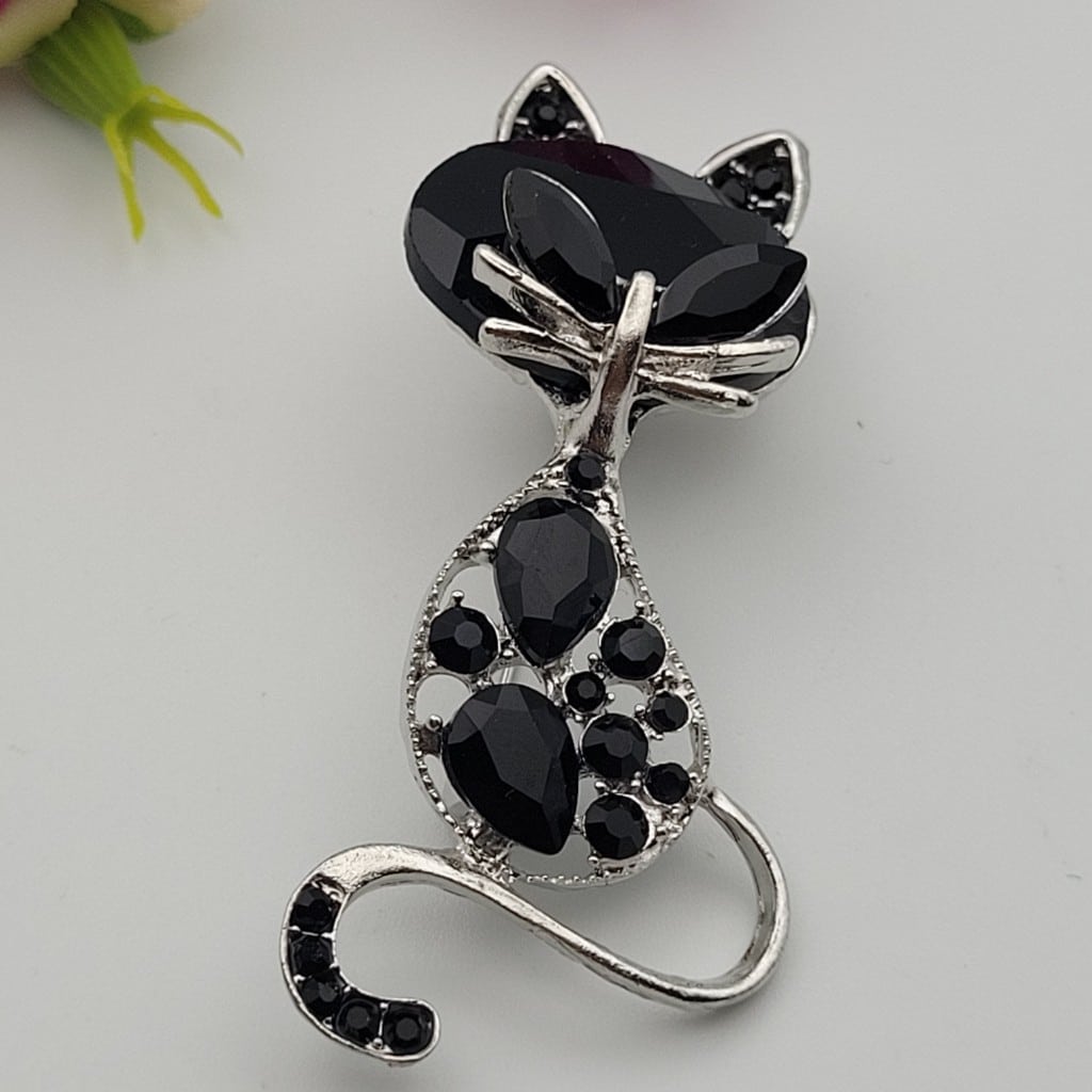 Брошка Котка с кристални камъни / 6 х 3 см /     04053
