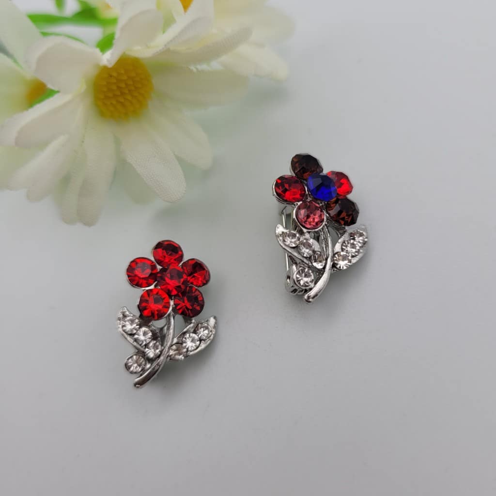 Брошка Цвете с кристални камъни / 2 х 1,5 см /  02145