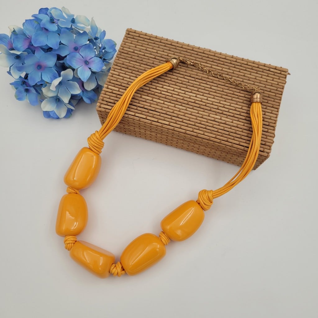 Колие с жълти акрилни мъниста   04533