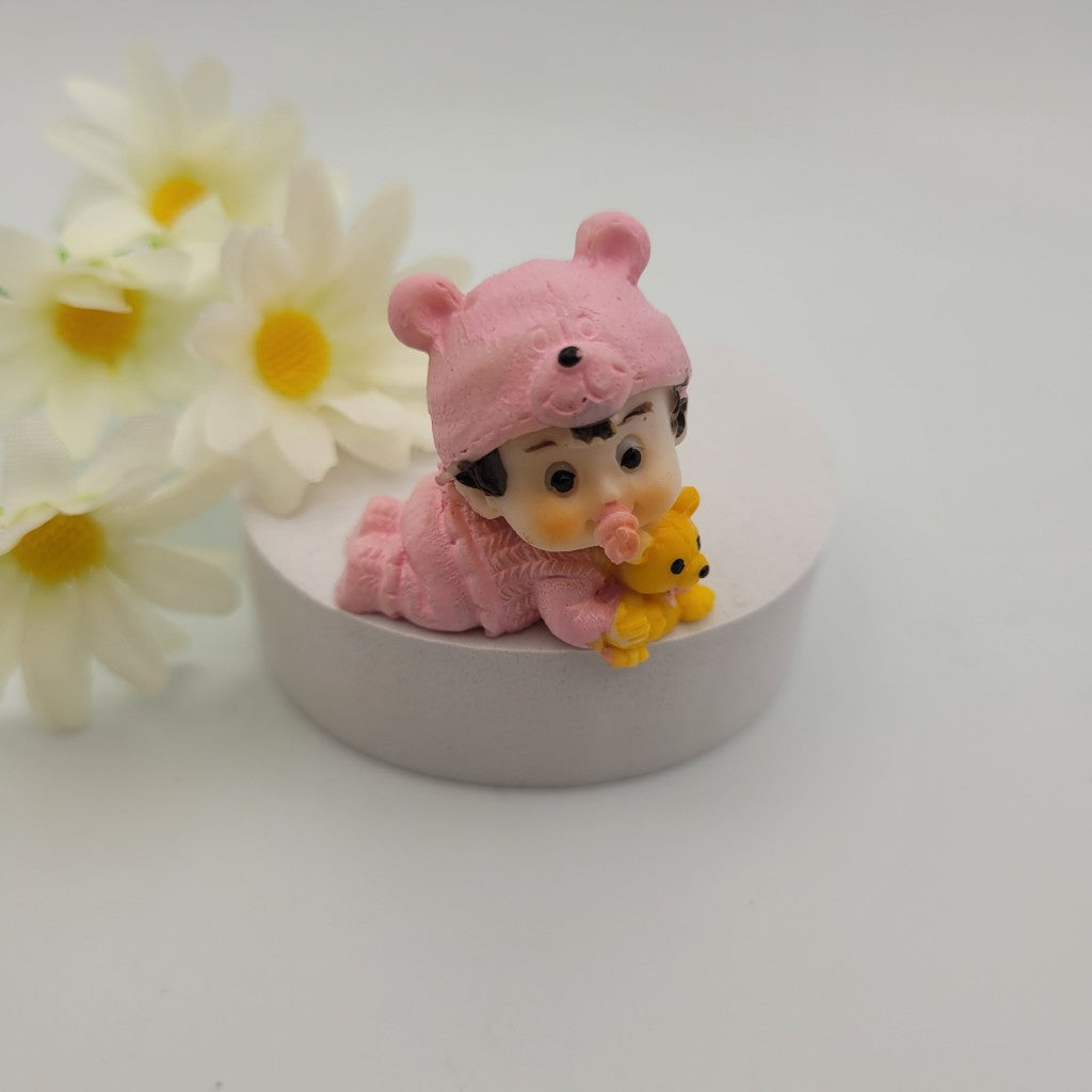 1 брой Фигурка бебе момиченце с мече / 3х3см /  05298