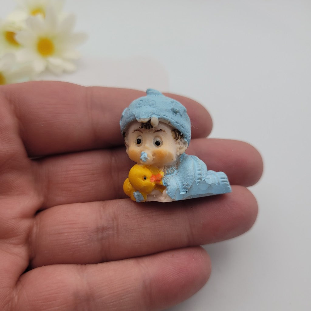 1 брой Фигурка бебе момченце с пате / 3х3см /  05299