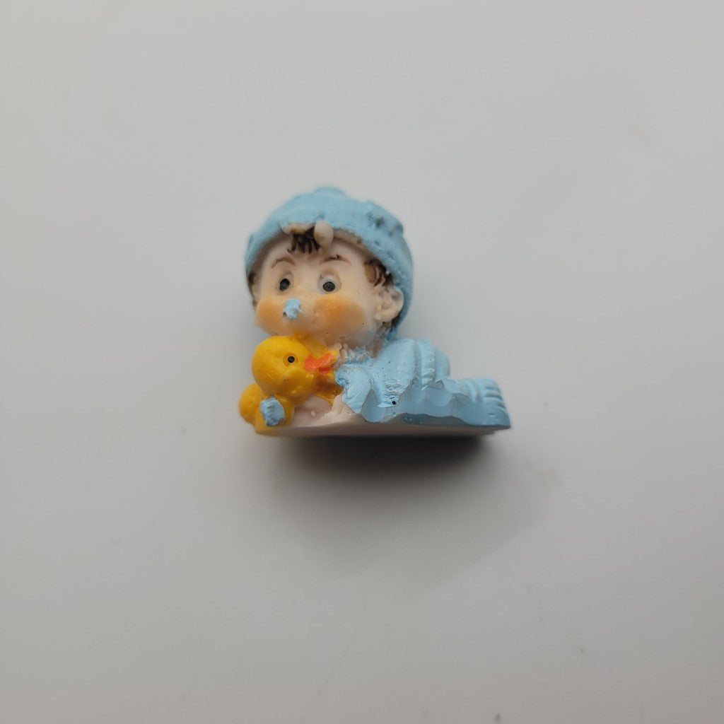 1 брой Фигурка бебе момченце с пате / 3х3см /  05299