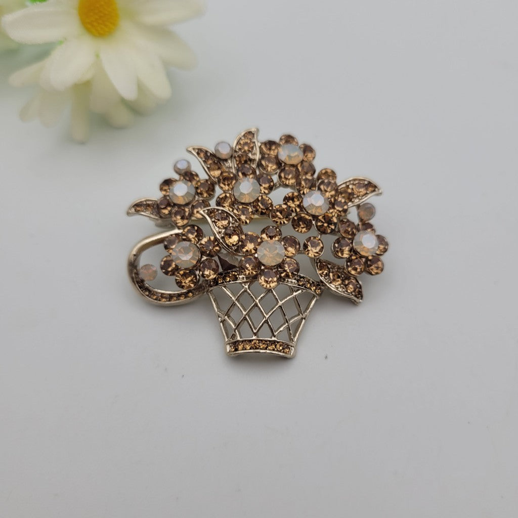 Брошка кошница с цветя /5х4см/  05773
