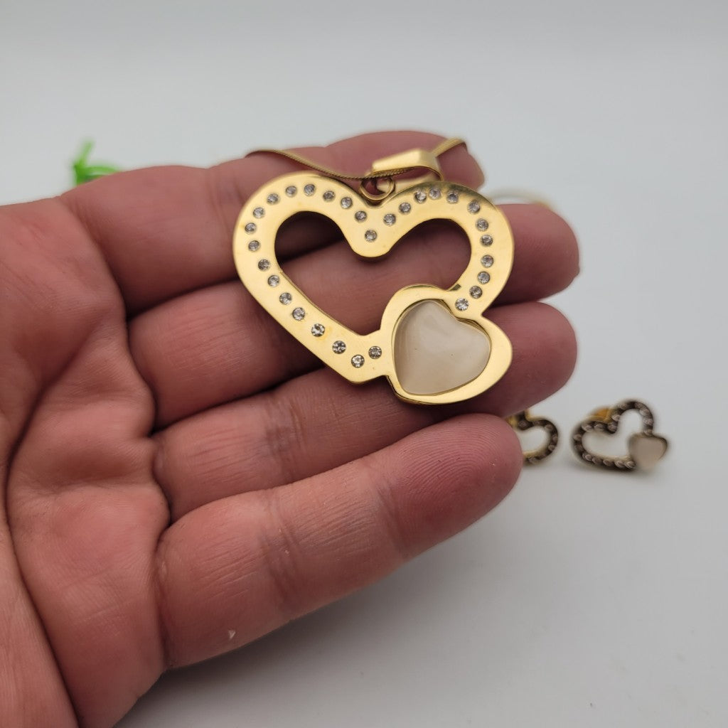Комплект колие и обеци - Златиста стомана с бял камък     03193